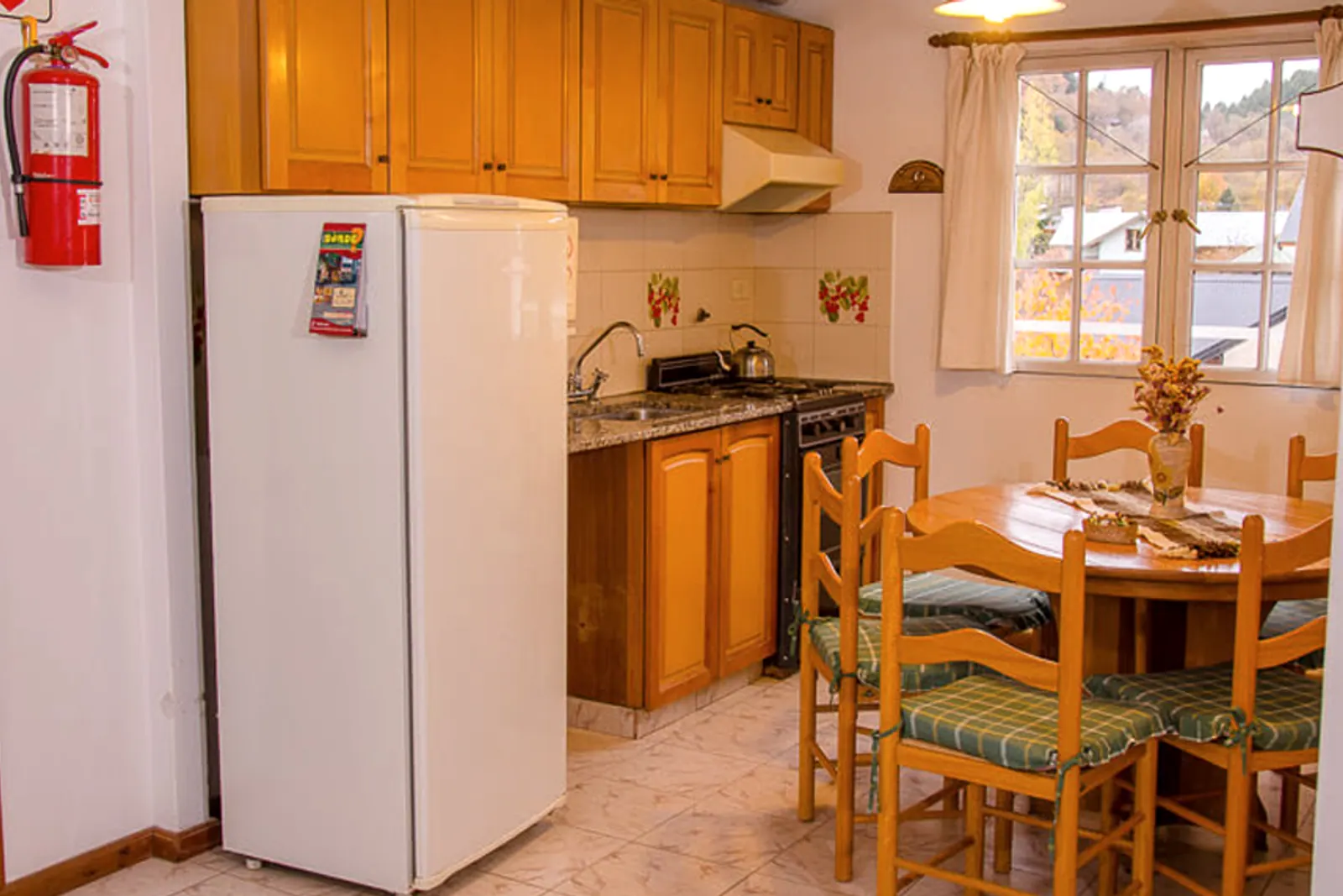 Cocina de otra unidad de 2 dormitorios